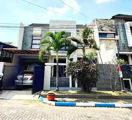 Dijual Rumah Full Furnish Siap Huni di Main Road PBI, Araya Malang