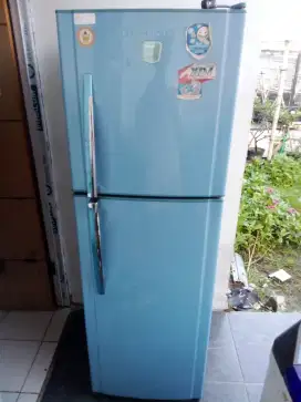 KULKAS TOSHIBA 2 PINTU