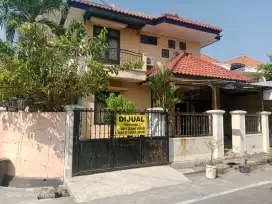 **DIJUAL RUMAH + KOS-KOSAN STRATEGIS**