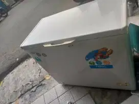 Jual freezer box ukuran 200 liter normal no kendala