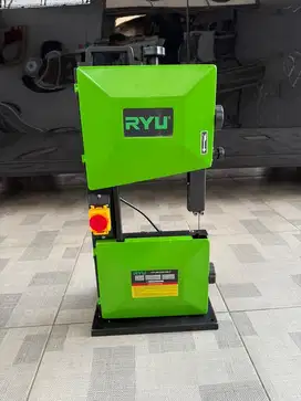 Mesin potong kayu