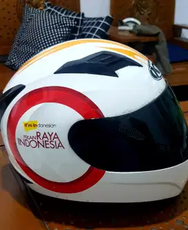 Helm second, full face, merk KYT, warna kombinasi putih