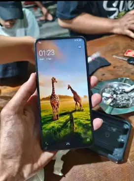Vivo V15 Ram 6/64 fisik mulus. Kamera Depan Pop Up Jernih. 750 nepis