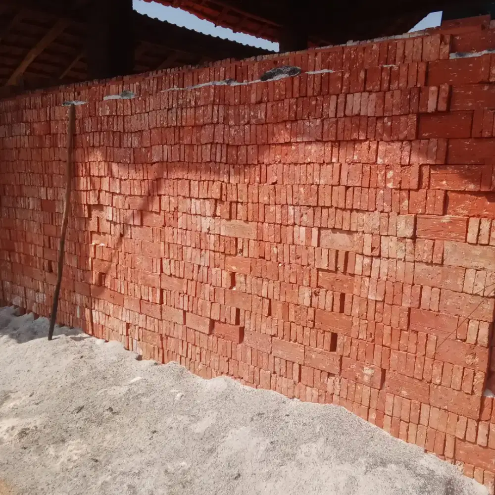 Bata merah pres Purwodadi melayani partai besar