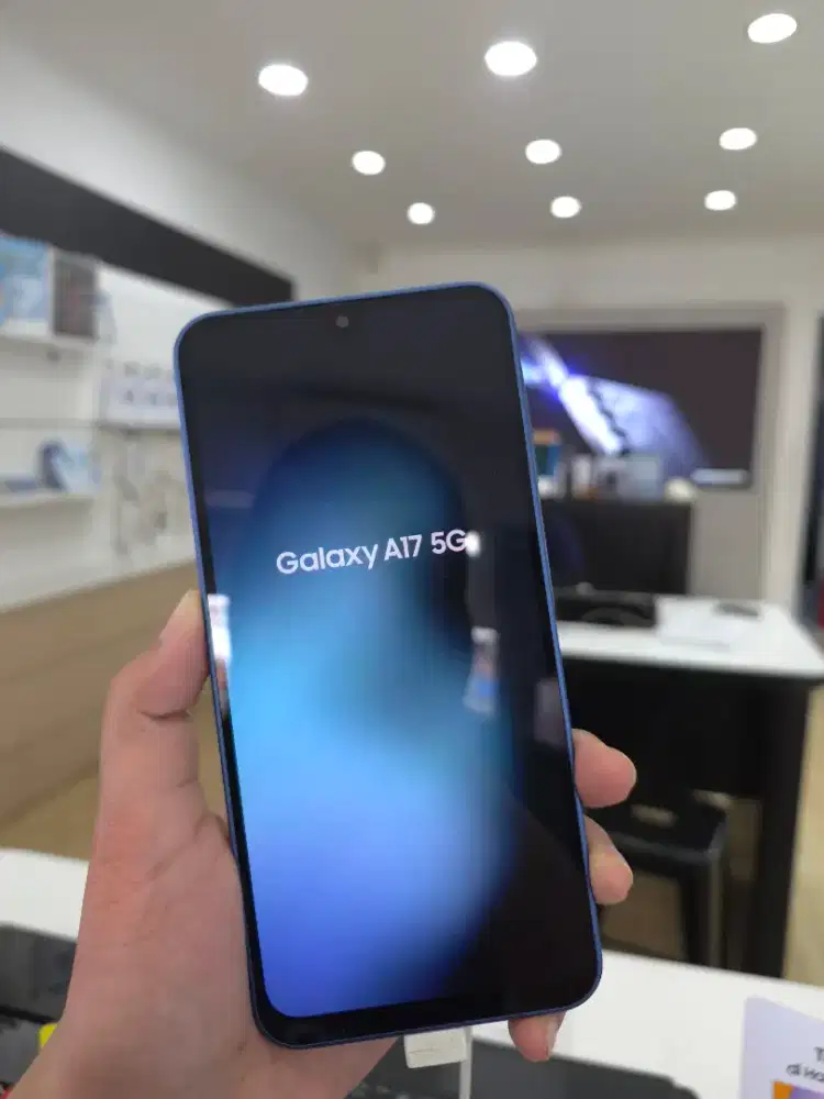 NEW SAMSUNG 17 5G