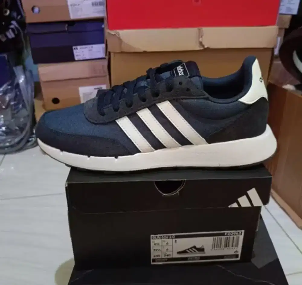 Sepatu Adidas run 60s sizs 42 murah