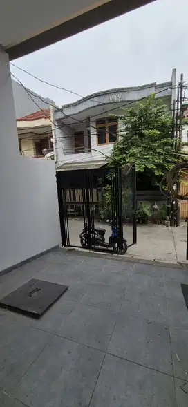 RUMAH BARU 2 LANTAI MODEL SPLIT LEVEL DURI KEPA JAKARTA BARAT