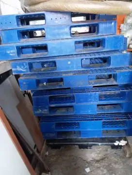 Palet plastik ukuran M pallet biru