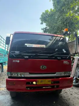 Truk Nissan Euro CDA211 Tronton Th'06 Kabin Sasis Ex Tangki Tg 1 Istw