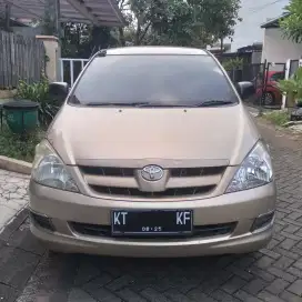 Toyota kijang innova 2005 (warna krem plat KT) Lokasi Surabaya