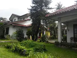 RUMAH DENGAN HALAMAN LUAS COCOK UNTUK MINI CLUSTER
