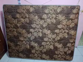 Jual SPRINGBED MERK CENTRAL uk 160x200 kondisi Bagus Banget