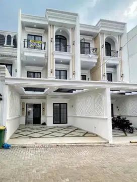 Rumah Mewah Dalam Cluster Strategis Pinggir Jalan Raya Di Jagakarsa