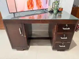 Meja kerja bekas