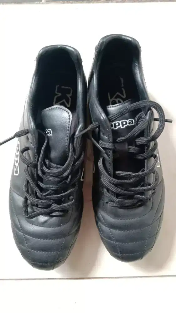 sepatu bola kappa