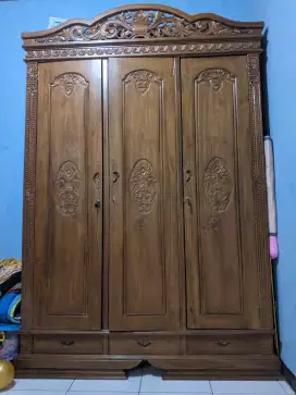 Lemari Kayu Jati & 1 Set Meja Rias