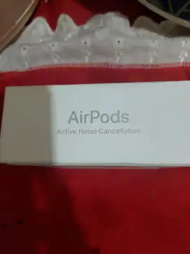 Airpods 4 with Active Noise Cancellation