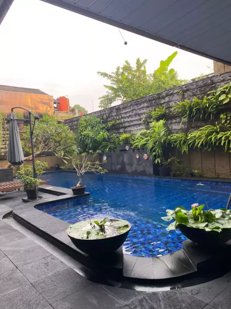 Rumah mewah 2 lantai + swimmimg pool