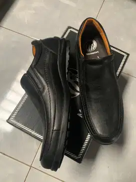 Sepatu pantovel Max Barens GM2827
