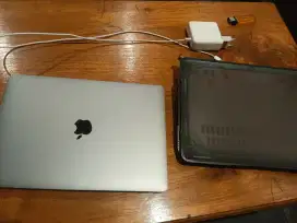 Macbook Pro 2020 I5 8/256 Jarang di gunakan
