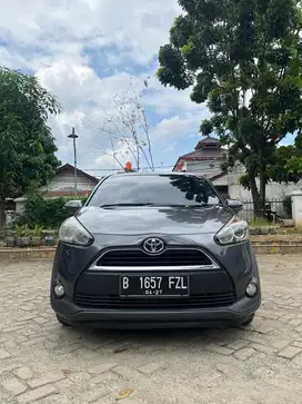 Toyota Sienta V 2017 CVT
