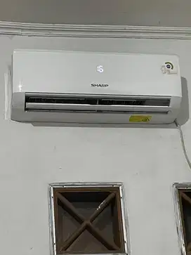 Dijual Santai Ac 2nd sharp 1/2 pk type AU A5UCY (Indoor & Outdoor)