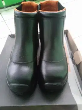 Sepatu safety kings