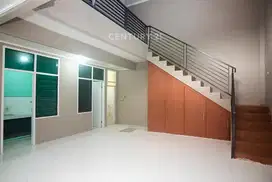 Rumah 2 Lantai Dalam Komplek Perum Pulogebang Kirana O2808