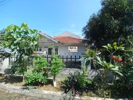 Jual rumah lama, lokasi bagus posisi depan Margahayu Raya harga NJOP