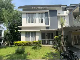 Rumah Dengan Gazebo 2 Lantai Di Emerald View Bintaro S8987