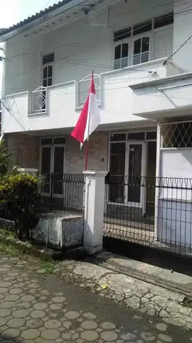 DI SEWAKAN RUMAH 2 LANTAI DI KOMPLEK SENTOSA ASIH BANDUNG