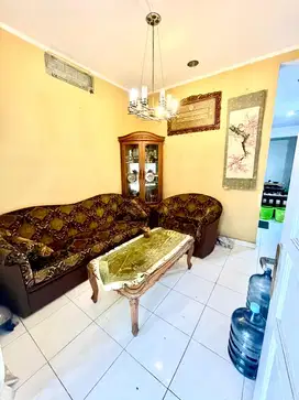 Dijual Rumah Cantik 2 Lantai di Taman Golf Modernland  Lokasi Premium