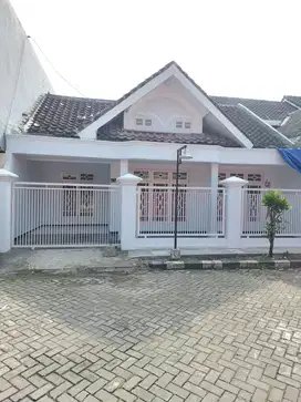 Rumah Bagus Lokasi Nyaman Area Perumahan Poros Jalan Sulfat Blimbing