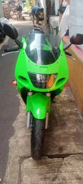 Jual motor Kawasaki ninja GN4 ss lengkap faktur ada