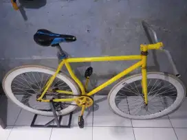 Sepeda fixie lokal