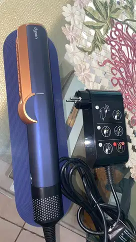 Dyson Airstrait