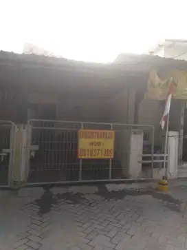 Disewakan Rumah samping Universitas Petra Surabaya persis