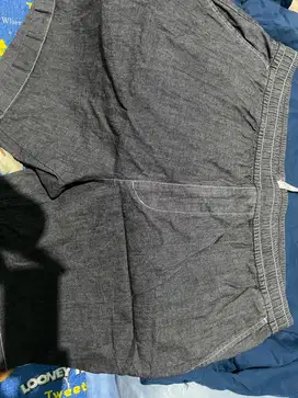 Celana pendek uniqlo