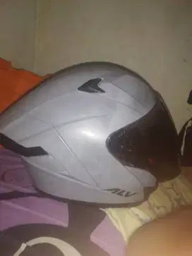 Jual helm buat bayar kosan