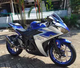 Yamaha R25 ABS Biru
