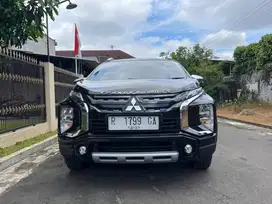 MITSUBISHI XPANDER CROSS 1.5 L 4X2 HITAM TAHUN 2022