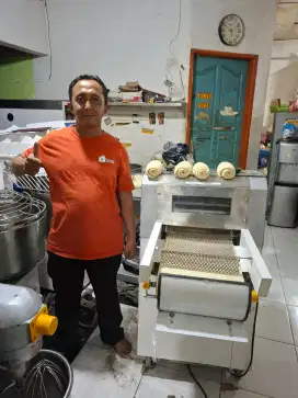 Mesin dough moulder short gulung roti tawar merk Chung hou Taiwan
