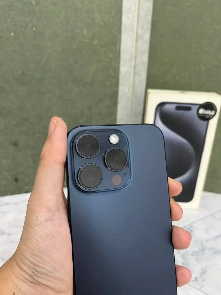 iPhone 15 Pro 128GB Blue Titanium second