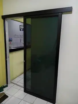 Pintu geser kaca