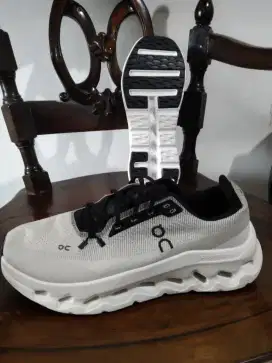 SEPATU ON CLOUD (OC) ORIGINAL VIETNAM