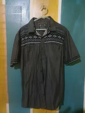 Kemeja pria introspect