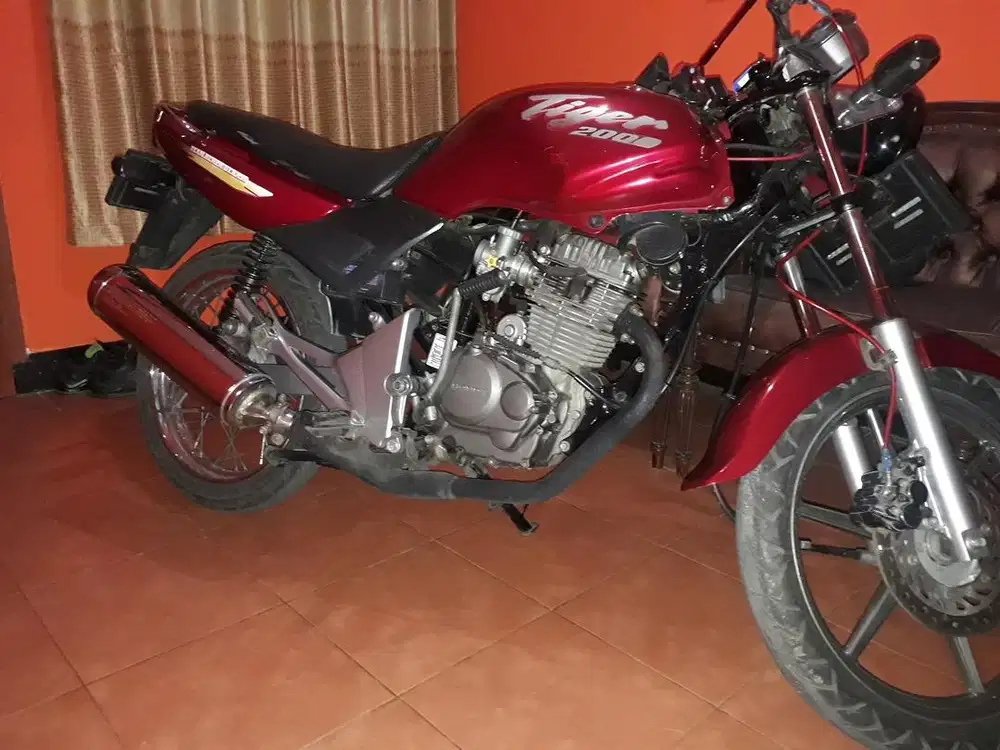 honda tiger 2000 lawas merah maroon