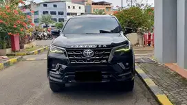 Toyota Fortuner VRZ GR Tetradrive 2.8 AT 4x4 AWD Hitam 2022 Like New