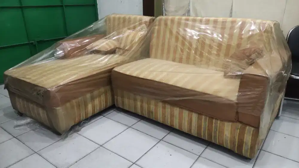 Perabot Rumah Sofa Meja Pajangan