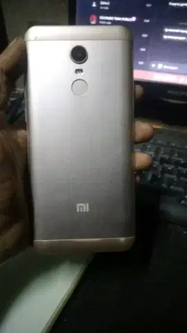 Redmi 5 plus 4/64 spek game snap 625 batre 4500 mah mulus nomines